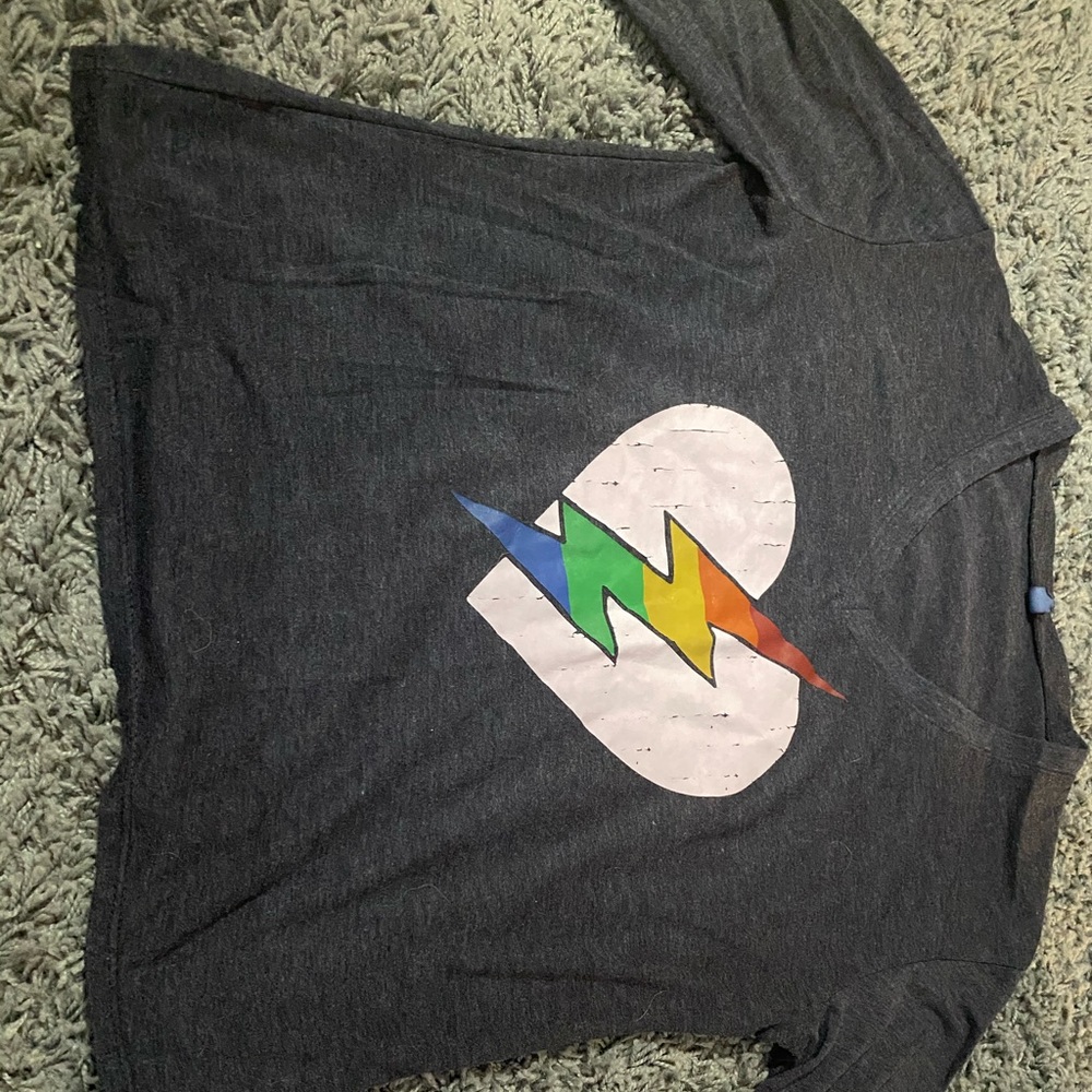 super cute long sleeve tee with lightning bolt